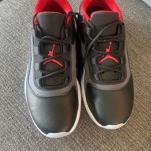 Boys Air Jordan 11 size 7 y
